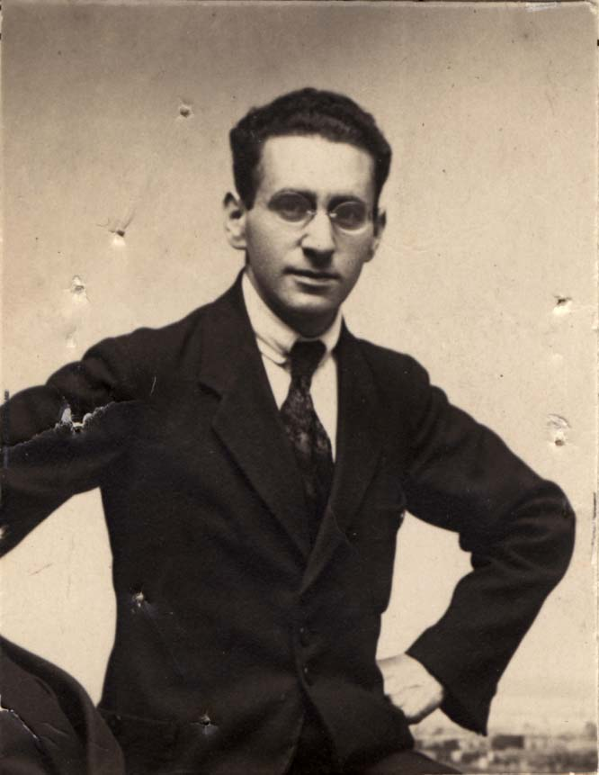 Hindos sūnus Aaronas Kusmanas (1897–1941).  Gimė Papilėje, vėliau gyveno ir žuvo Kuršėnuose.